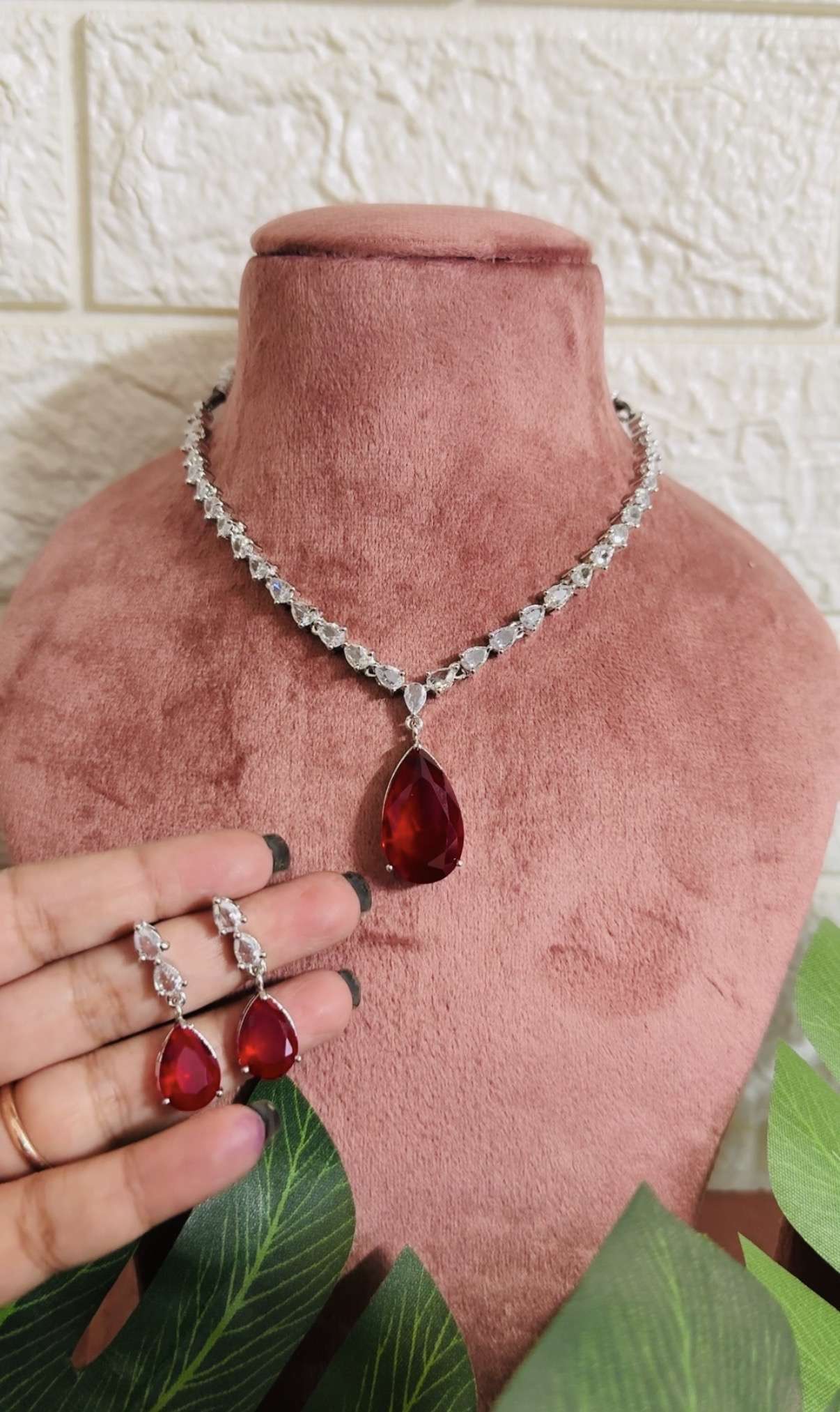 mehroonisa white ad set